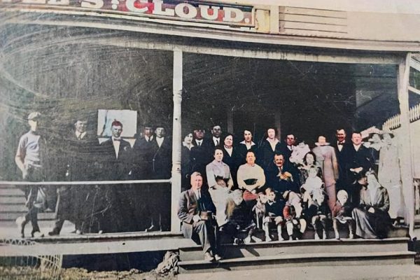 St. Cloud Hotel, family reunion. c early 1900s. Image source: unknown.  Colorized.